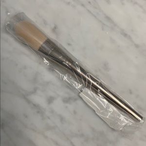 bareMinerals Flat Tapered Powder Brush